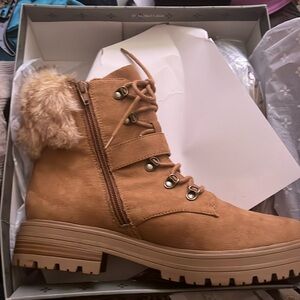 NWT Sun + stone tan fur ankle boots